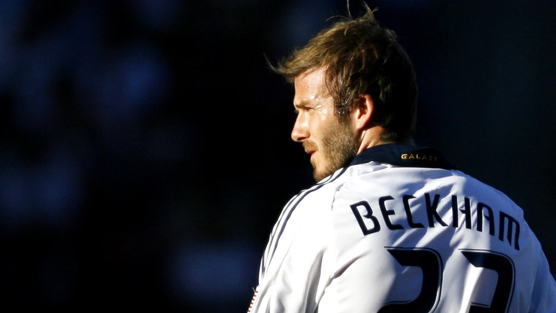 爱游戏ayx官网-“漂移王者：弯道飞旋的速度舞蹈”，漂移入弯教学